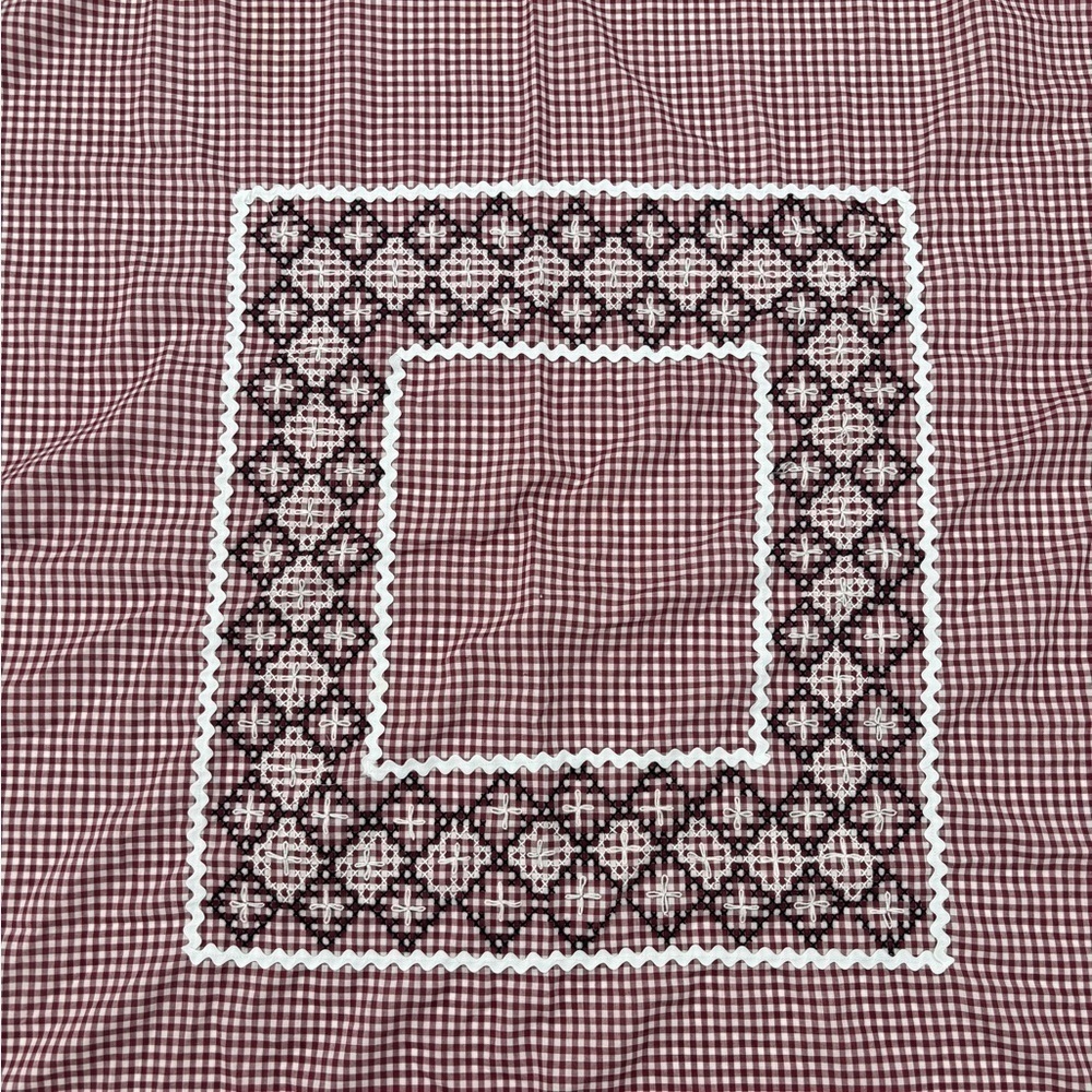 Gingham Check Luncheon Cloth Handmade Embroidered Design Bordered with Rick Rack - Picture 9 of 11
